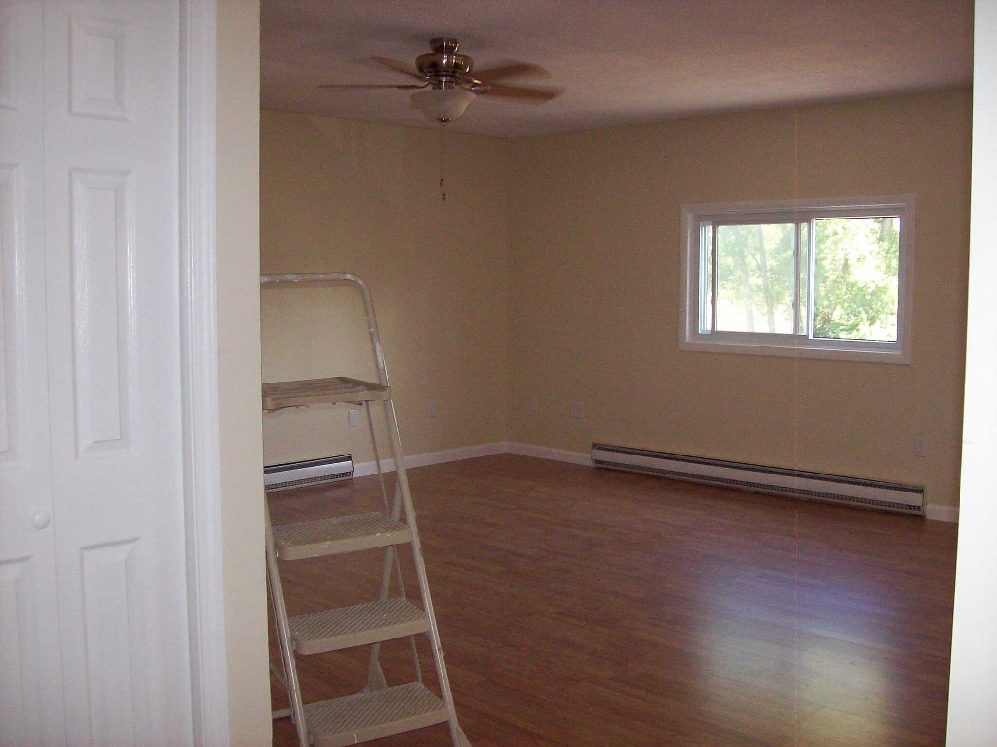 Livingroom - 1182 Middle Rd