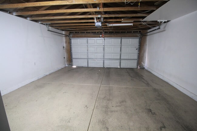 Building Photo - Gorgeous 3Bed/2.5Bath/Pool/Spa, 2-Story Home located in the NW part of the valley