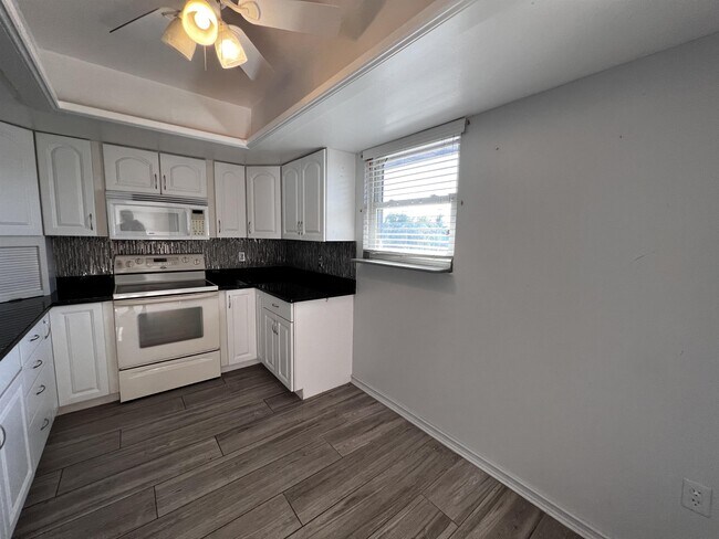 Building Photo - 4803 Triton Ct W