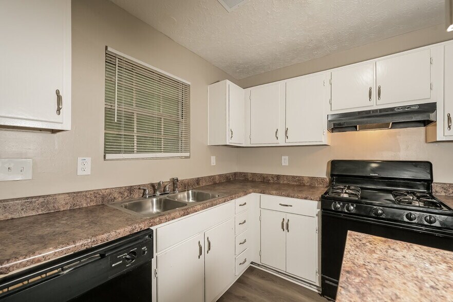 Building Photo - 1338 Mill Lake Cir
