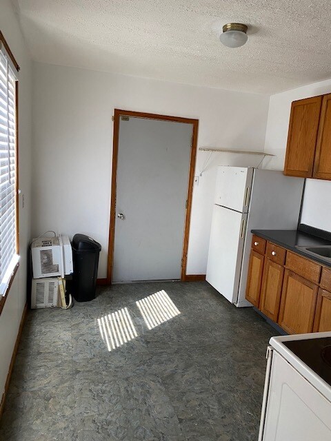 Kitchen - 2602 Furlong Ave