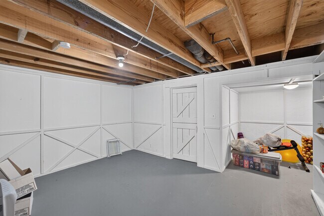 Building Photo - 1421 W Edgerton Ave
