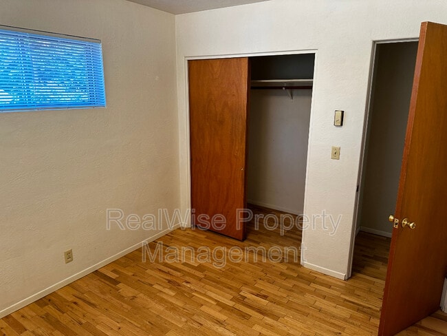 Building Photo - 660 Lit Way