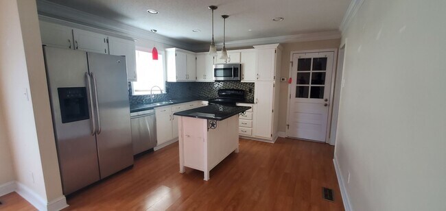 Building Photo - 1994 Westcliff~ Arran Lakes West