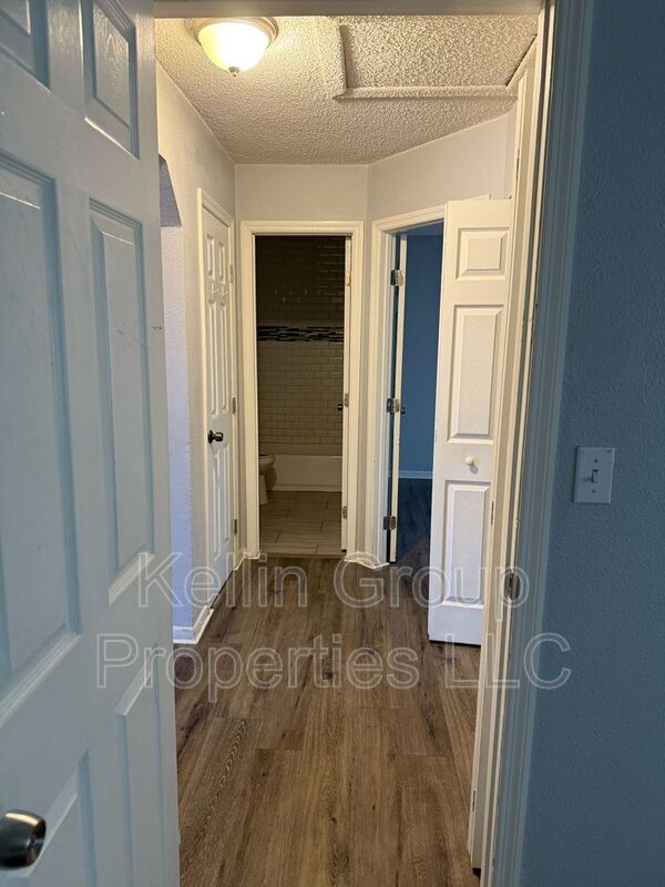 Building Photo - 1039 N Brunnell Pky