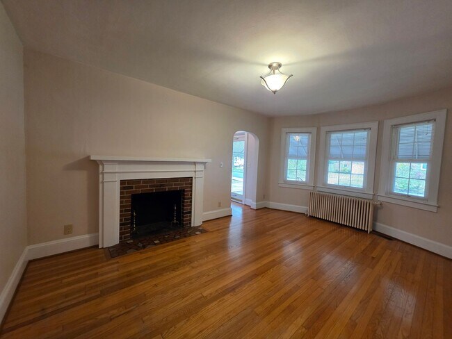Building Photo - Charming brick ranch in Ellsworth