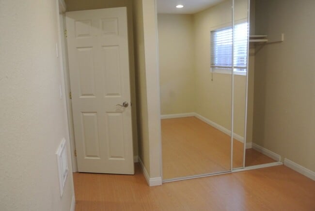Building Photo - 2Bed/1Bath Condo Near Mesa College in San ...