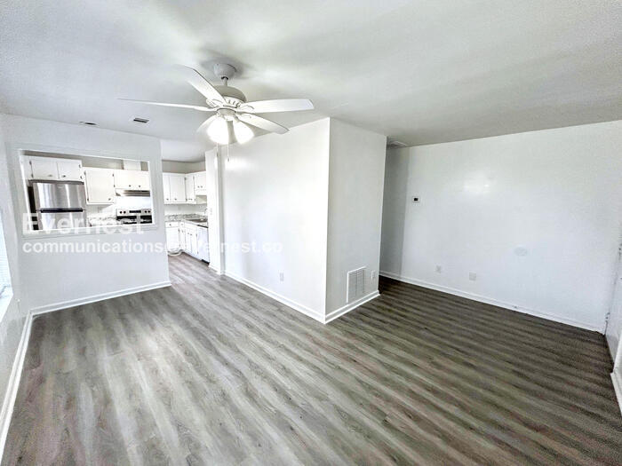 Building Photo - 437 Annie St