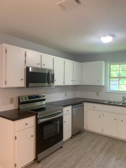 Building Photo - 707 Kadi Dr