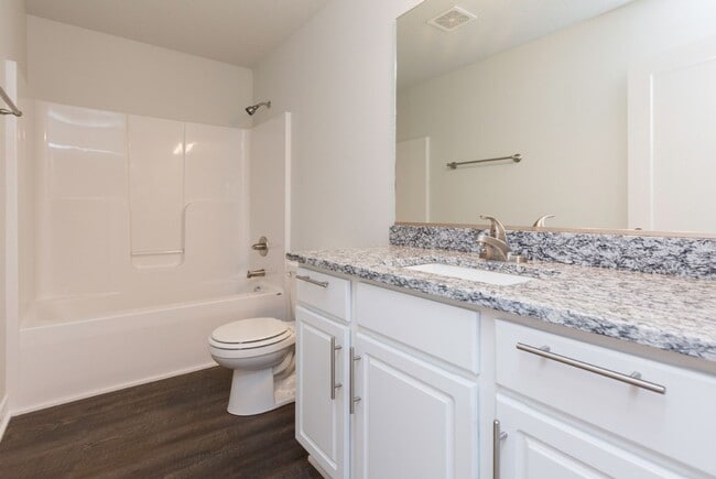 Building Photo - Beautiful, single-family home in Altoona! ...