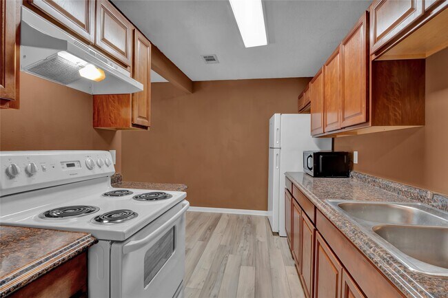 Building Photo - 5002 Blue Spruce Cir