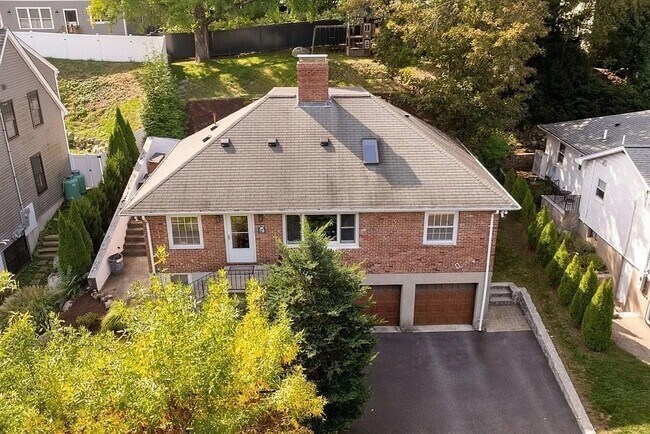 Building Photo - 334 Mystic St