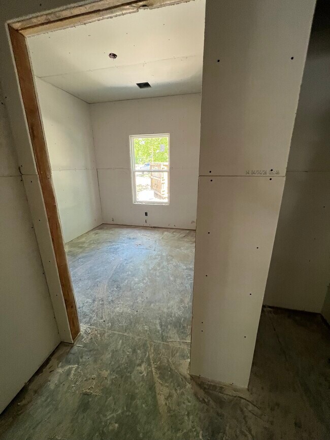Building Photo - 400
