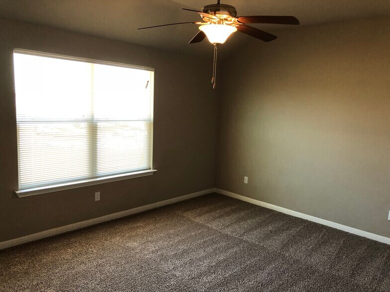 Building Photo - 3807 Flat Rock Mountain Dr