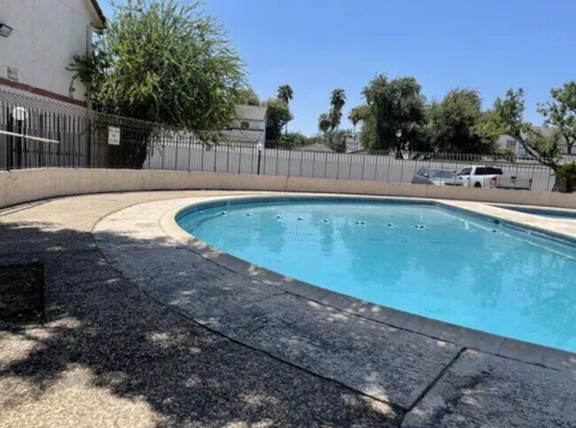 Building Photo - 101 W Del Mar Blvd