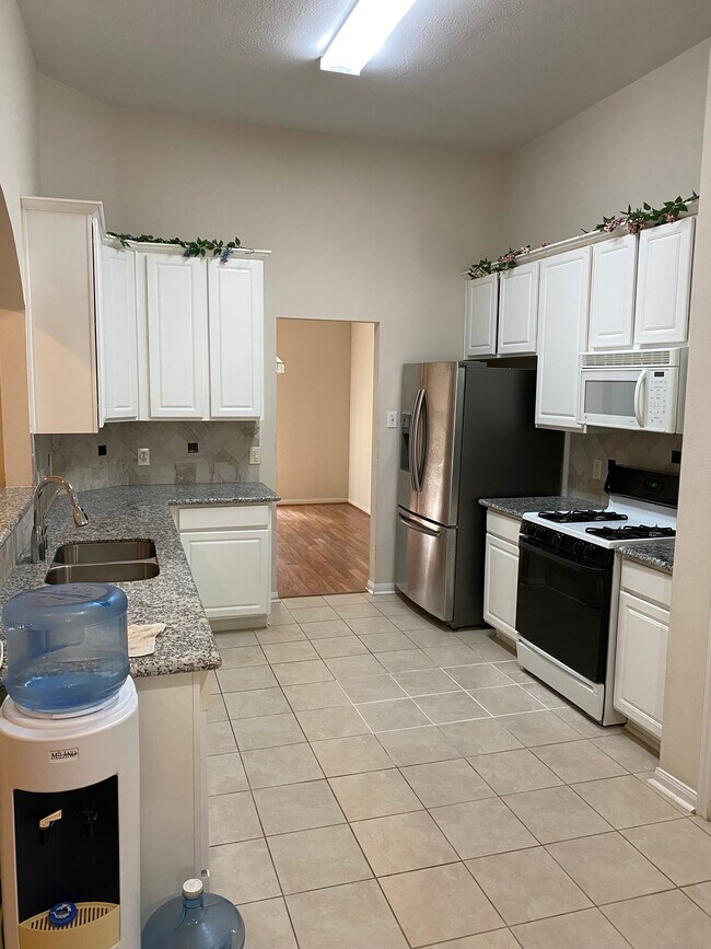 Building Photo - 16534 Wheatfield Dr