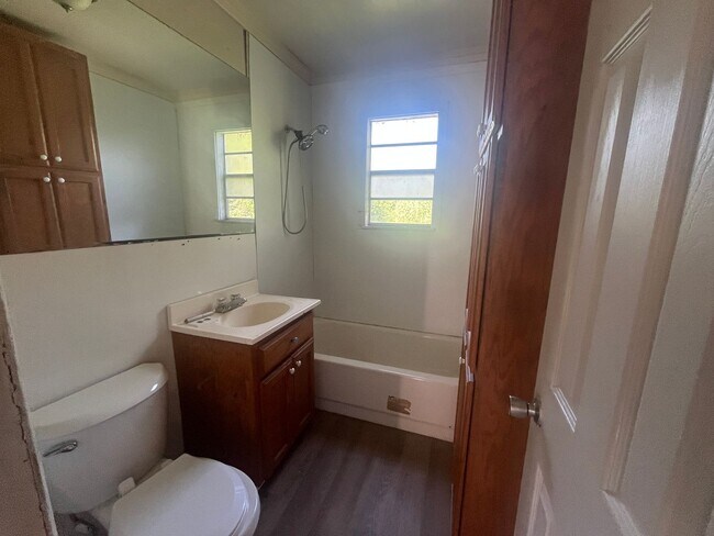 Building Photo - 2 br home in Ward