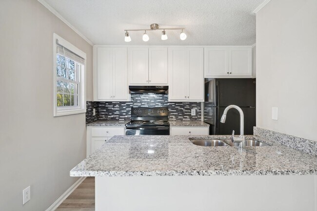Building Photo - 16 Hayti Ln