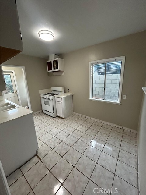 Building Photo - 8702 Belmont St