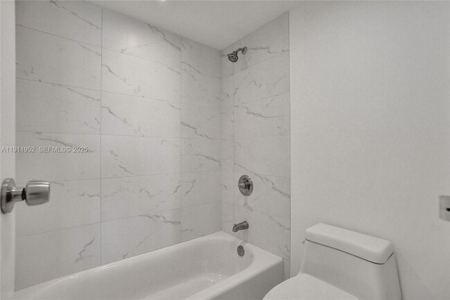 Building Photo - 100 Bayview Dr