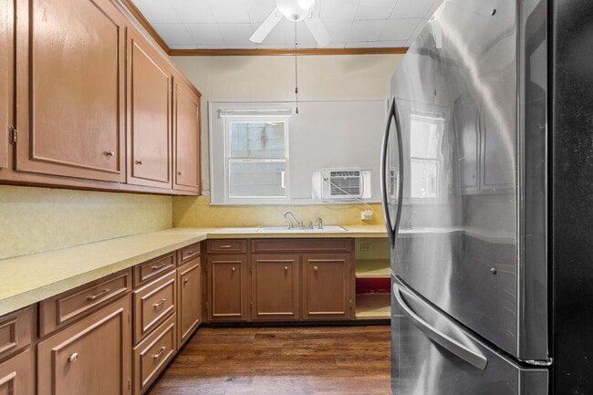 Building Photo - Stylish 1920s Gem Near Downtown with Fresh Updates