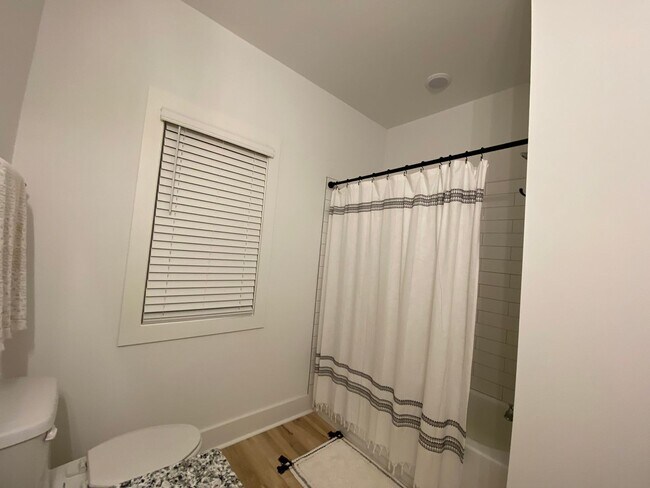 Building Photo - Fox Run Village Duette with Amenities