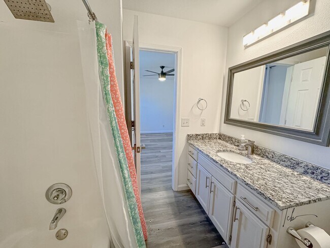 Building Photo - Available Now!  3 Bedroom, 2 Bathroom in Prime Bentonville Location, w/ Garage and Fenced-in Back...