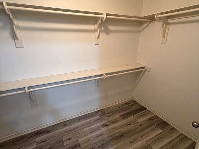Building Photo - 6118 Fraile Dr