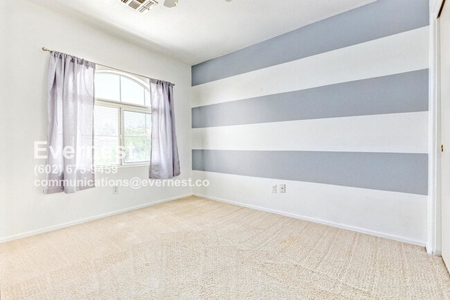 Building Photo - Lovely 3-Bedroom Home with Spacious Layout...