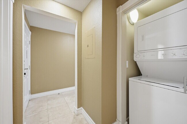 Building Photo - Luxury 1-Bedroom Rental in Guard-Gated Meridian – Walk to the Strip!