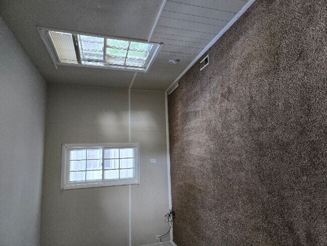 Building Photo - 15989 Dalby