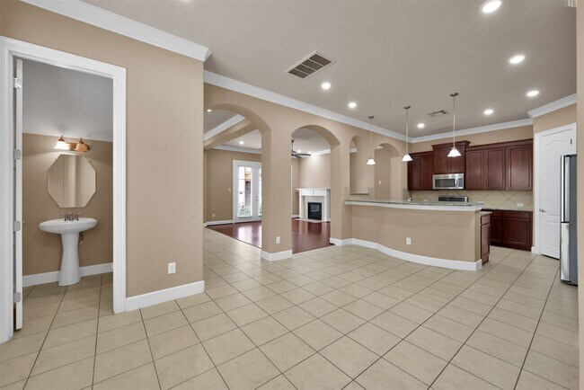 Building Photo - 14546 San Pietro Dr