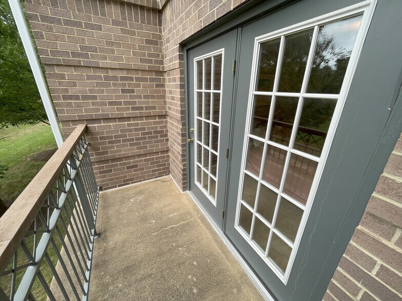 Balcony - 5565 Seminary Rd