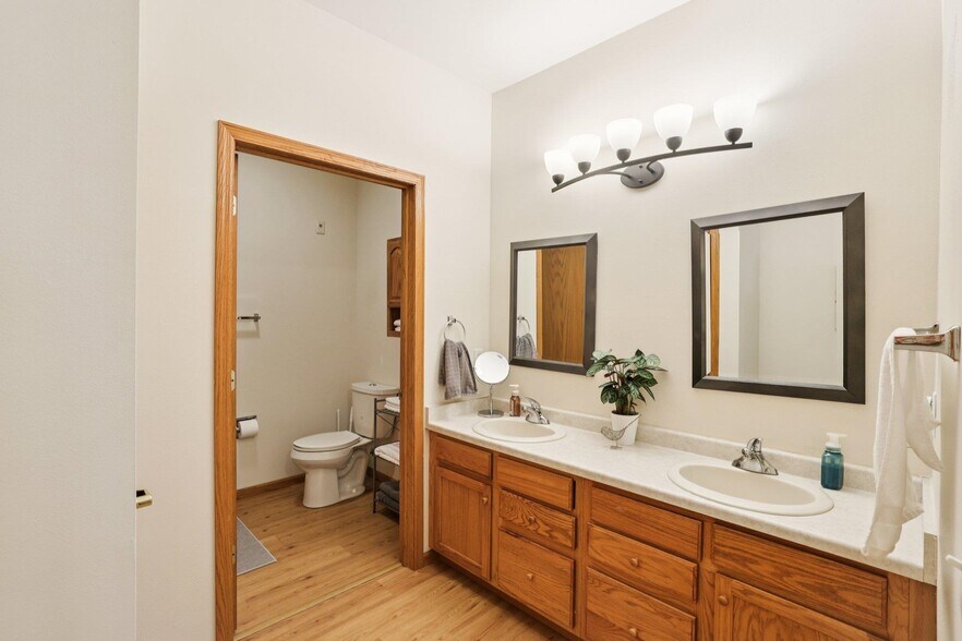 Primary bath - 301 Harbour Town Dr