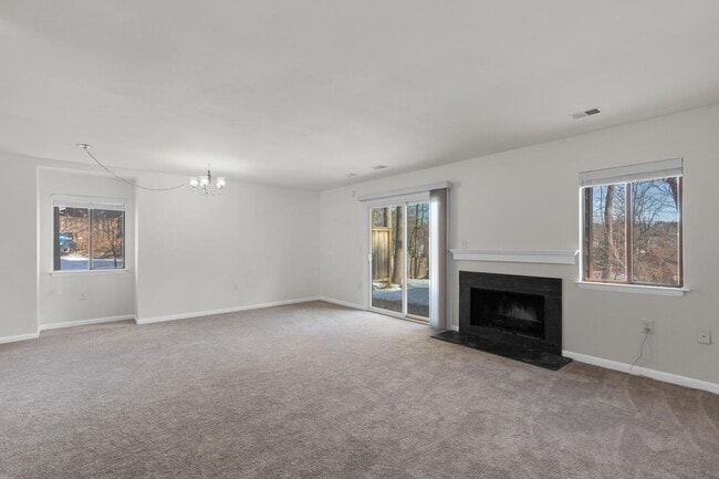 Building Photo - Updated 1800+ sq/ft 3 bdrm 2.5 bath end unit townhome