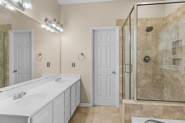 Building Photo - 108 Castlebury Creek Ct