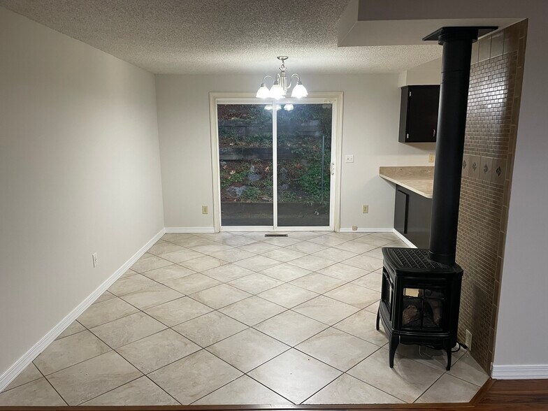 Dining room - 4521 S 262nd St