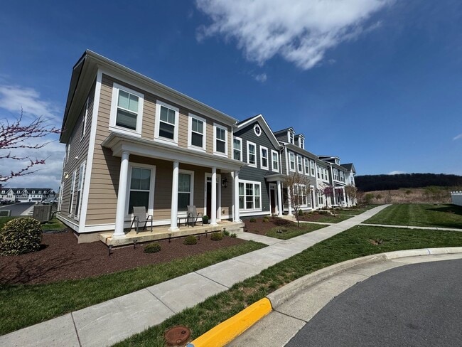 Building Photo - Preston Lake Townhouse