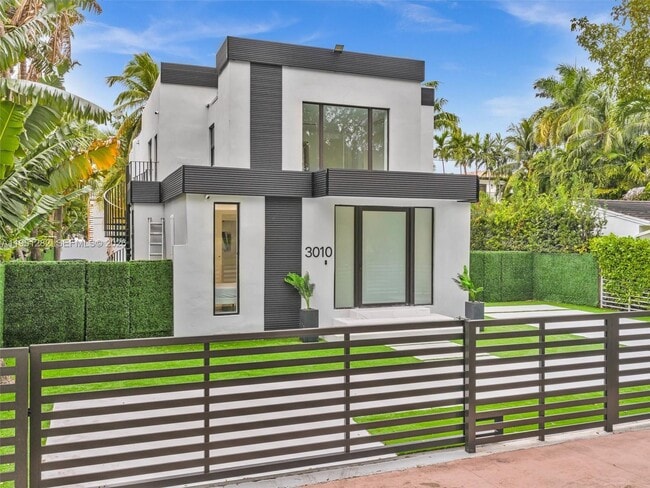 Building Photo - 3010 Alton Rd