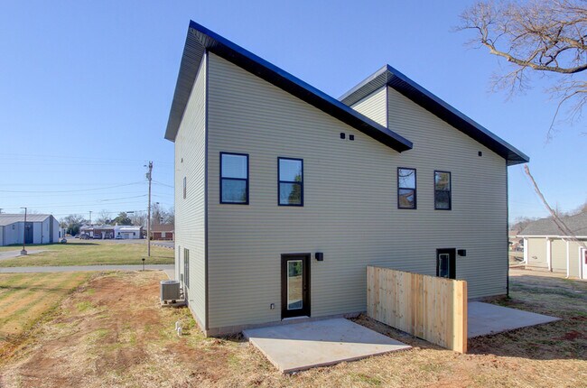 Building Photo - 102 Rosenwald St