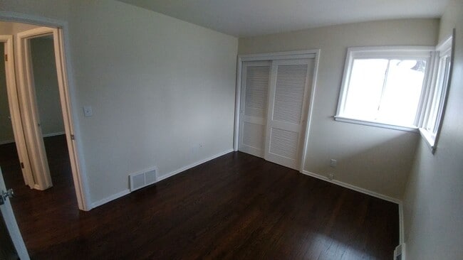 Building Photo - 3 Bedrooom Home Located in the Heart of We...