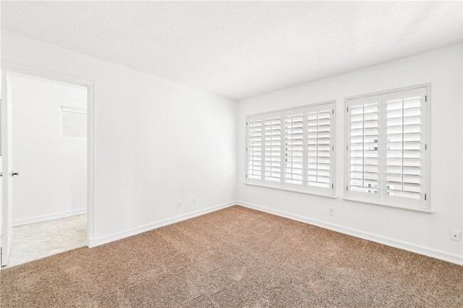 Building Photo - 5824 Spinnaker Bay Dr