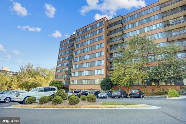 Building Photo - 4390 Lorcom Ln