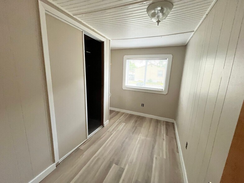 Building Photo - 44 Redrock Dr