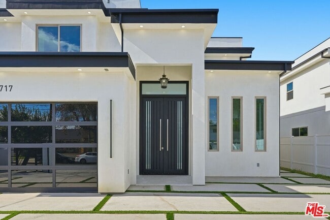 Building Photo - 6717 Sunnyslope Ave