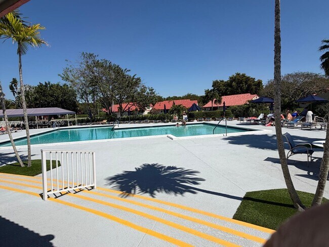 Building Photo - 7860 Lexington Club Blvd
