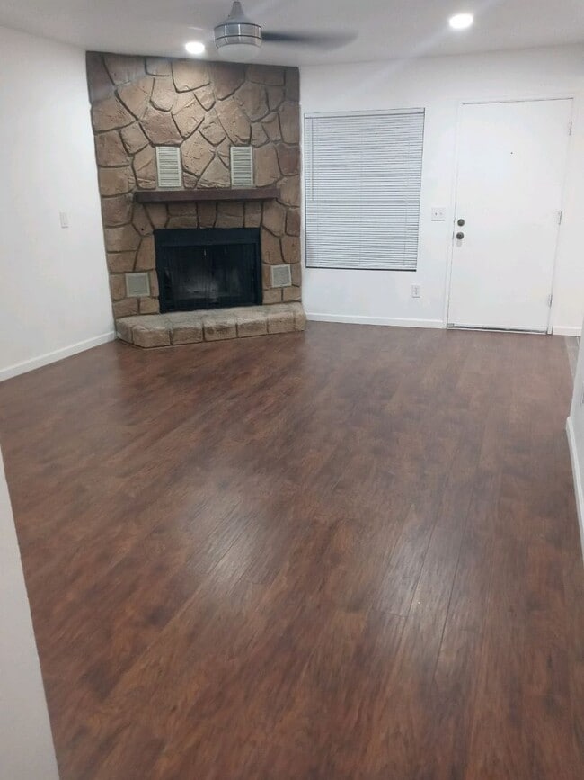 Building Photo - Upgraded 2b/1b duplex for rent!