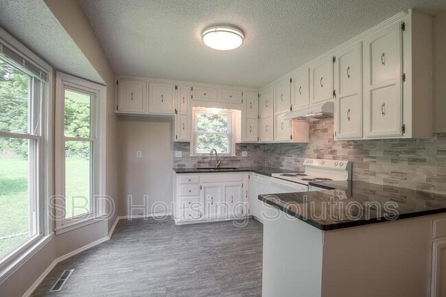 Building Photo - 11917 Sycamore Ave