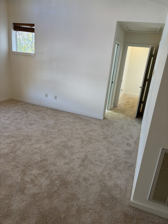 Building Photo - 2909 Albany St