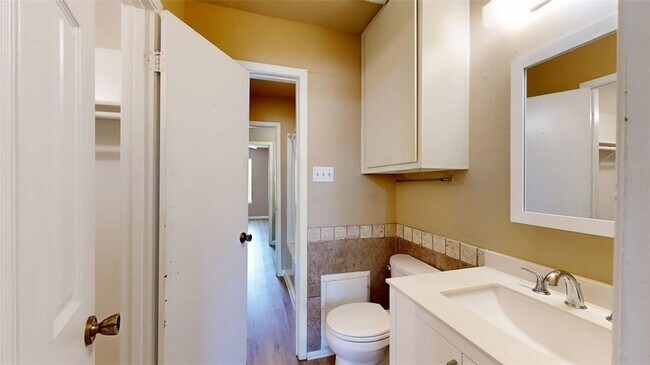 Building Photo - 805 San Pedro Dr